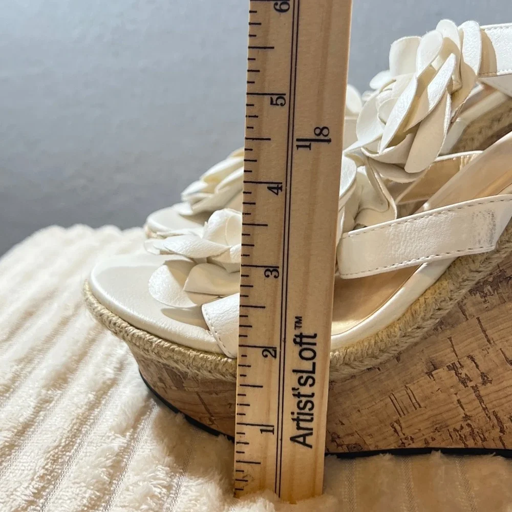 826 | NIB White Floral Cork Espadrille Wedge Sandals White Size 9 Wedding Bridal